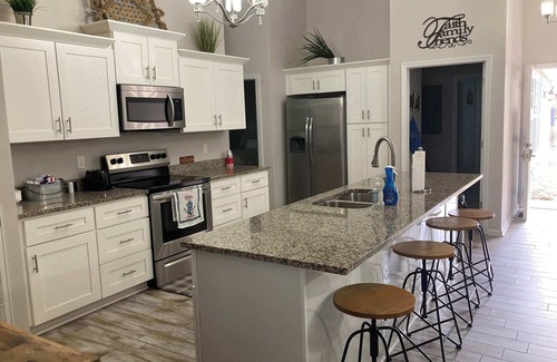 Leesburg House | 51 The Anchor Summary