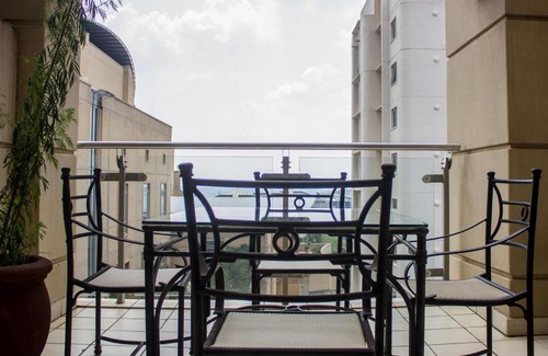 Sandown Apartment | 523 Michelangelo