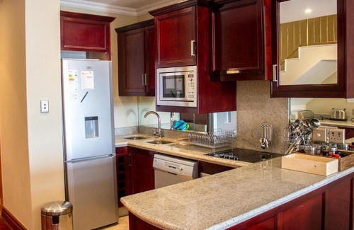 Sandown Apartment | 523 Michelangelo