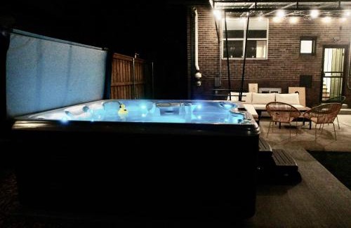 West Colfax House | 5280 Oasis - Hot Tub Walk To Sloan's Lake