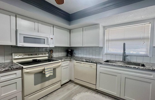 Caloosahatchee Condo | 55+ condo community with easy access to all Cape Coral amenities