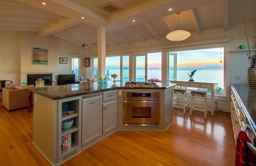 Leucadia House | 55' of Ocean Frontage * Private Beach Access * AC