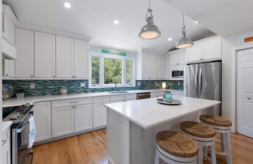 Pelican Bay House | 55 Pelican Bay by AvantStay | Easy Beach Access, Shared Pool, Lagoon Fishing