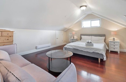 Riley Park-Little Mountain House | 5536 N · Peaceful 1Bedroom+1Bathroom Laneway House