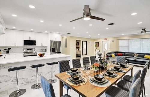 Hollywood Hills Villa | 5550 Cleveland Hollywood FL