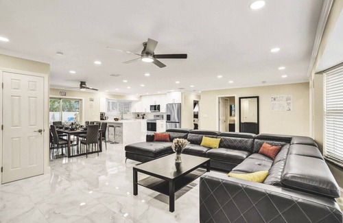 Hollywood Hills Villa | 5550 Cleveland Hollywood FL