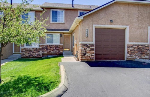 Rustic Hills House | 5566 Timeless View