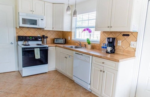 Naples Park Apartment | 559 Park Place | Orchid Villa - Minutes to Beaches