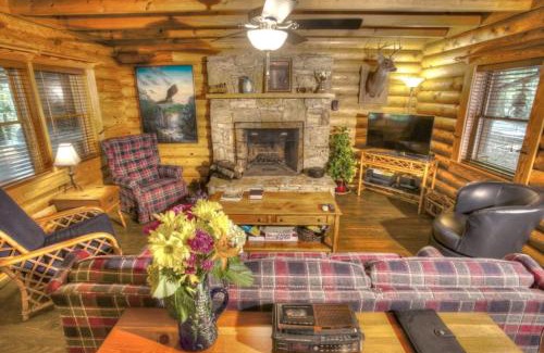 Sautee Nacoochee House | 569) Massive Cabin in the woods 6 miles from Helen