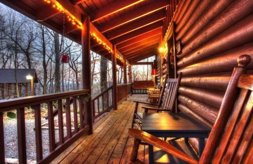 Sautee Nacoochee House | 569) Massive Cabin in the woods 6 miles from Helen