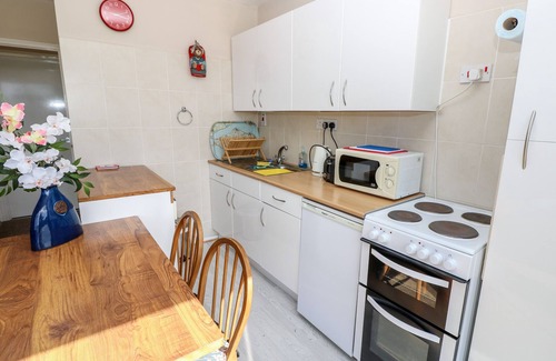 Freshwater Cottage | 57 CLIFF END, family friendly in Freshwater