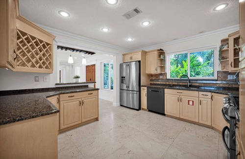 Imperial Point House | 5790 Managed By Brampton Park
