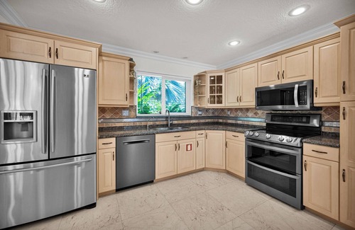 Imperial Point House | 5790 Managed By Brampton Park