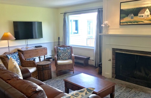 East Dennis House | 5B/3Ba Cape Cod Farmhouse Near Northside Beaches. Huge Yard, Great Views