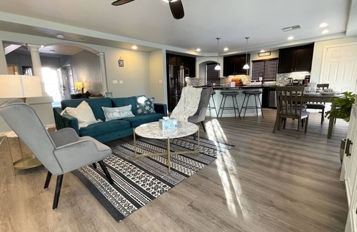 Enterprise House | 5bd 3.5ba 3-story 8bed 16sleeps