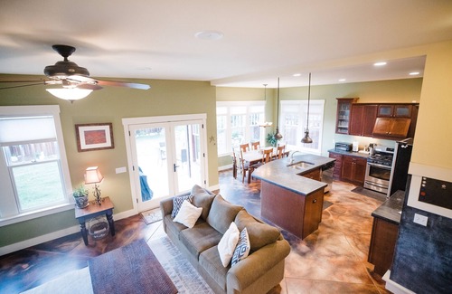 Buena Vista House | 5bd Craftsman Gathering House. Best location in South Main! Steps from park!