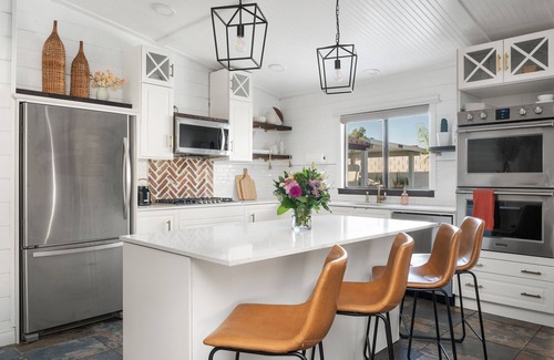 Bermuda Dunes House | 5bd Desert Oasis Sleeps 13. Cold Plunge, Heated Pool, Jacuzzi, Games, +Amenites