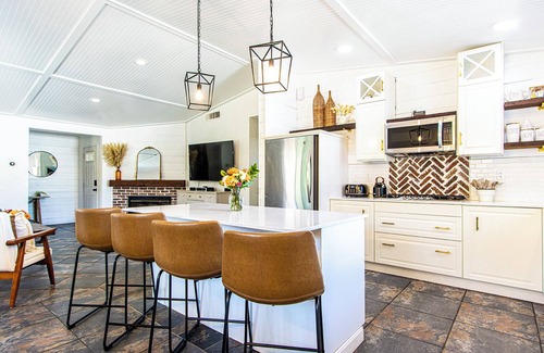 Bermuda Dunes House | 5bd Desert Oasis Sleeps 13. Cold Plunge, Heated Pool, Jacuzzi, Games, +Amenites