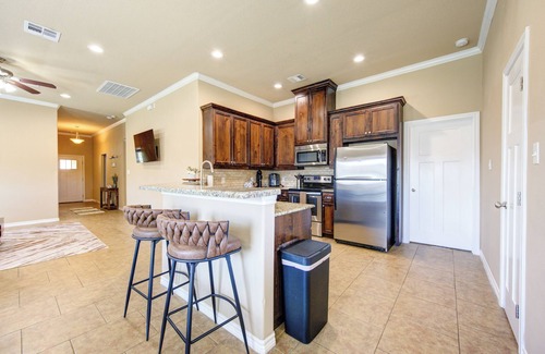 College Station House | 5BD Retreat - Pool Access & Bkyd - 5 Mins to T A&M - Pet Friendly!
