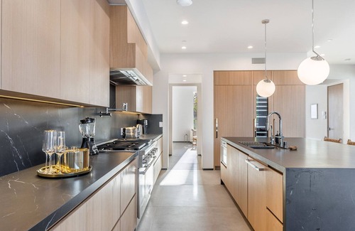 Beverly Hills Villa | 5BDR LUXURY DOHENY VILLA!