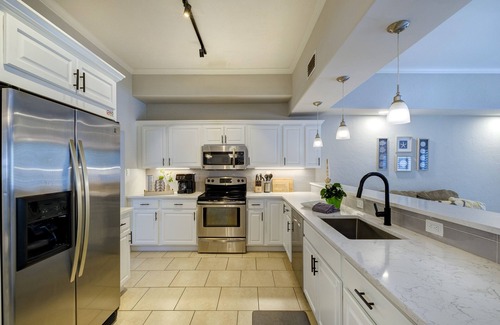 South Sarasota House | 5bdr newly remodeled house, heated pool & minutes to Siesta Key beach!