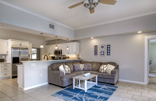 South Sarasota House | 5bdr newly remodeled house, heated pool & minutes to Siesta Key beach!