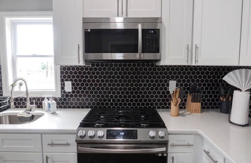 Ampere Apartment | 5Bed 2Bath Near NYC, Parking, Laundry