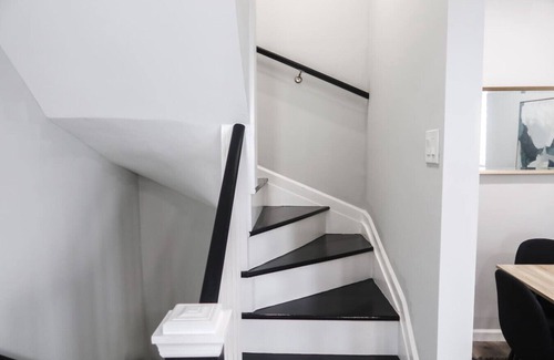 Ampere Apartment | 5Bed 2Bath Near NYC, Parking, Laundry