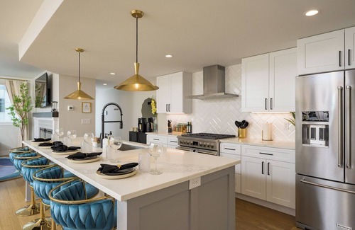 Sunnyside House | 5Bed 4Bath Luxury & Walkable - Hot Tub, Movie Room, Game Room - 5 mins to LoHi