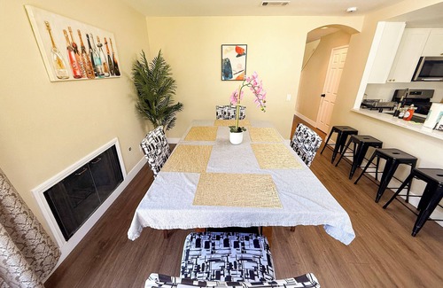 Fontana House | 5BR/3BA Family-Friendly Home in Fontana Near Parks & Shopping
