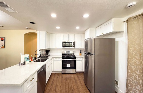 Fontana House | 5BR/3BA Family-Friendly Home in Fontana Near Parks & Shopping