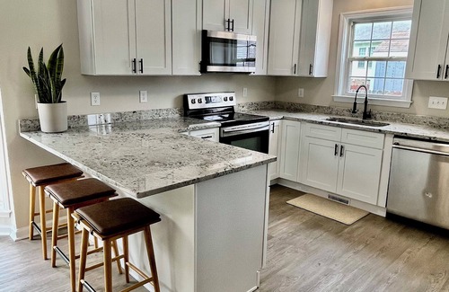 Southeast Raleigh House | 5BR/3BA Sleeps 12 NEW kitchen, bathrooms, mattresses, linens, furniture, firepit
