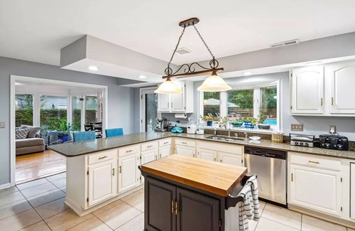 Summerville House | 5BR/4BA Spacious Home W/Pool. 27 mile drive to the beach