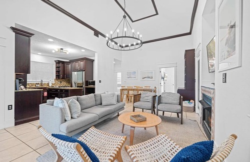 Crystal Beach Cottage | 5BR/4BR Oasis w/Pool, Bar, Firepit – Sleeps 14, multi-family, <5 Mins to Beach!
