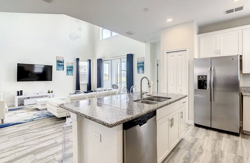 Kissimmee House | 🏝️ 5BR/5BA Home w/Private Pool & Spa, Themed Kids’ Rooms & Resort Fun | Storey Lake Near Disney