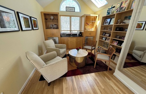 Hampton Bays House | 5BR, 5BA on cul-de-sac, Big Pool, jacuzzi, gym, beautiful bay beach