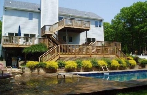 Hampton Bays House | 5BR, 5BA on cul-de-sac, Big Pool, jacuzzi, gym, beautiful bay beach