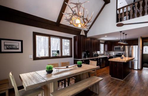 Michaywe House | 5br, 9 Beds Sleeps 14 Game Room, Pool Access