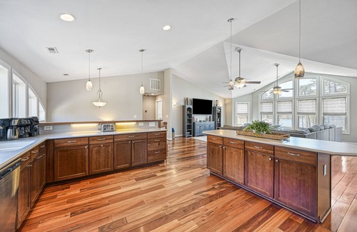 Bumpass House | 5BR and 5.5 BA Lakefront Home w/private hot tub and dogs ok!