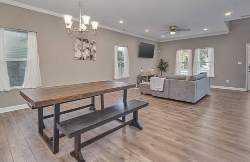 Norfolk House | 5BR at Chesapeake Blvd