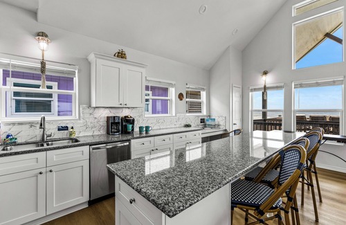 Port Bolivar House | 5BR Beachfront | Ocean Views, Loft, Bar & Pet-Friendly