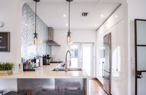The Roads House | 5BR Brickell Bungalow | BBQ |Free Parking|Pet Friendly