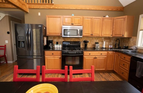 Plymouth Ski Chalet | 5BR Chalet in Historic Town bet Killington & Okemo