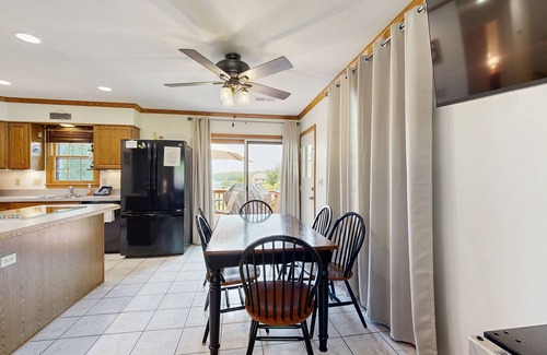 Livingston House | 5BR Dog-Friendly Lakefront Haven with Game Room, Starlink & Private Dock