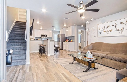 Central Oklahoma City House | 5BR Ensuite Baths | Near Lake Hefner | Hot tub, Kitchen, Laundry #CO