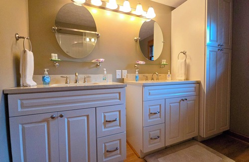 Dundee Other | 5BR Farmhouse Fall Escape on Seneca Lake Wine Trail