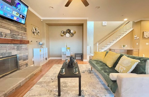 Fontana House | 5BR Fontana Group Stay Near Golf & Shops