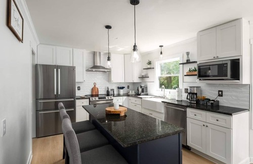 Durham House | 5BR Home, 10-Min Walk to Duke, 6-min drive to DPAC