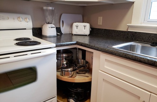 Huron House | 5BR home in Old Homestead 1 with Private Beach. 10 min. to Cedar Point, Huron OH