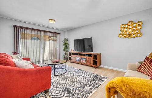 Lake Balboa House | 5BR Home Lake Balboa-Sleeps10 w Gazebo&Basketball!